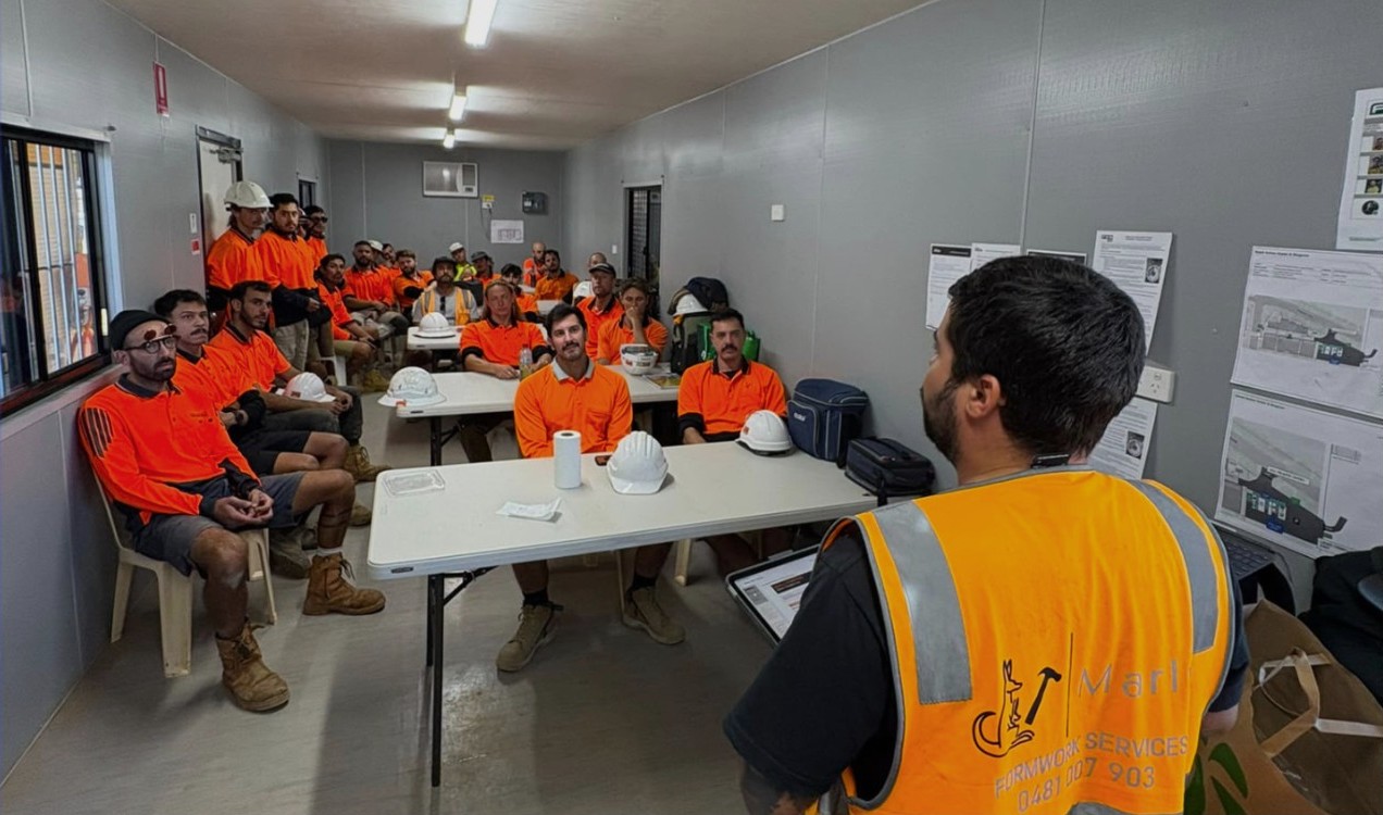Marlu team briefing on site